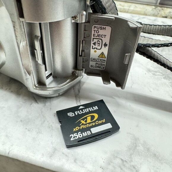 Olympus CAMEDIA C-740 Ultra Zoom 3.2MP Digital Camera + 256mb Card TESTED - Picture 8 of 14